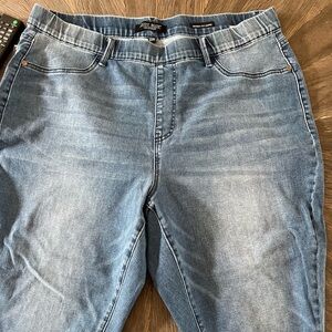 Judy Blue skinny capri